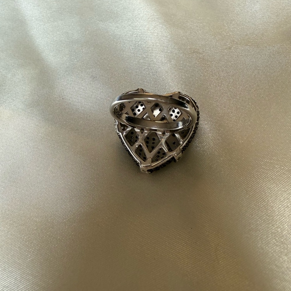 Black Swarkowki bow ring and Silver Heart Ring size 7 stamped W: 28 G - Picture 7 of 8